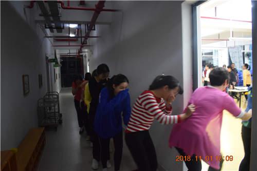 石巖中心幼兒園消防演習(xí)知識(shí)培訓(xùn)及演練(圖5)